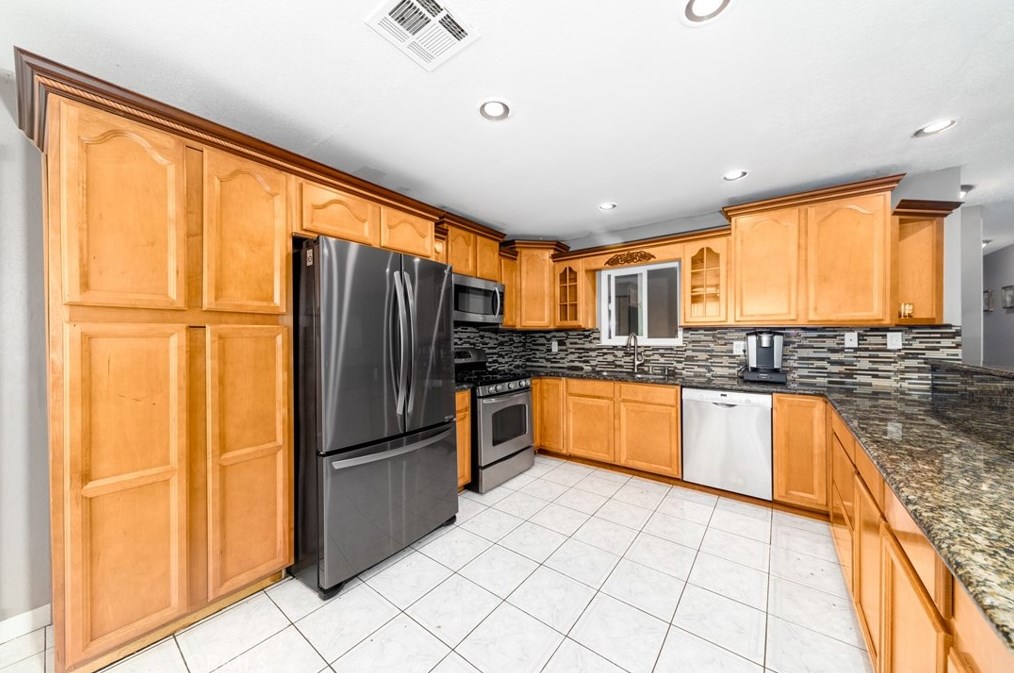 12150 Leahy Dr, Moreno Valley, CA 92557