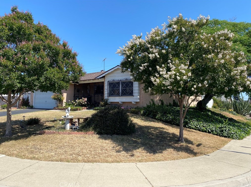 5555 Caroline St, Montclair, CA 91763