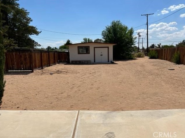 13092 Topsanna Rd, Apple Valley CA  92308-6386 exterior