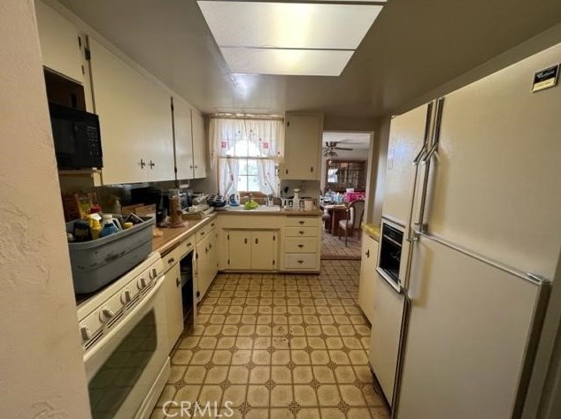 13092 Topsanna Rd, Apple Valley CA  92308-6386 exterior