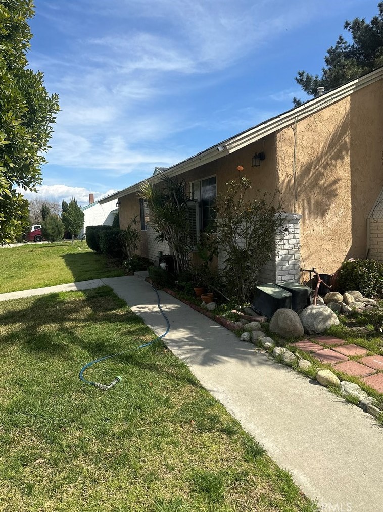 1441 W Grove St, Rialto, CA 92376