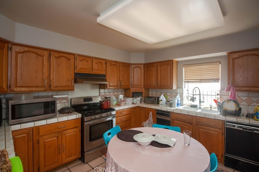 4710 Round Top Dr, Los Angeles, CA 90065-5216