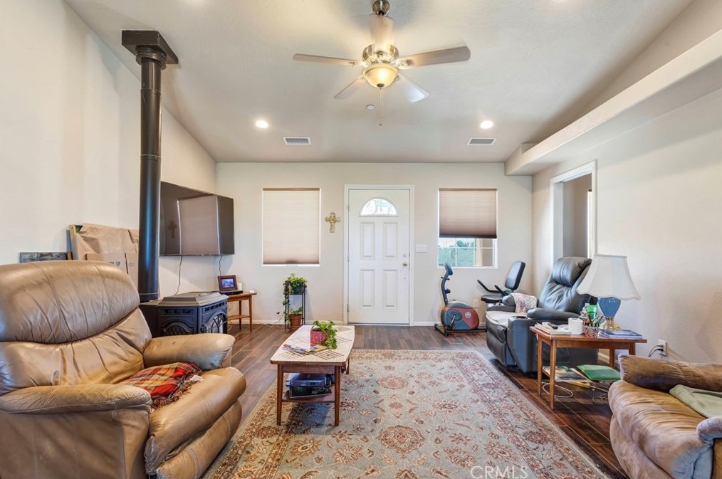 12023 Riggins Rd, Phelan CA  92371 exterior