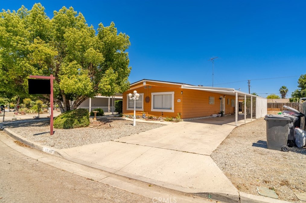352 Siesta Ct, Hemet, CA 92543-8839