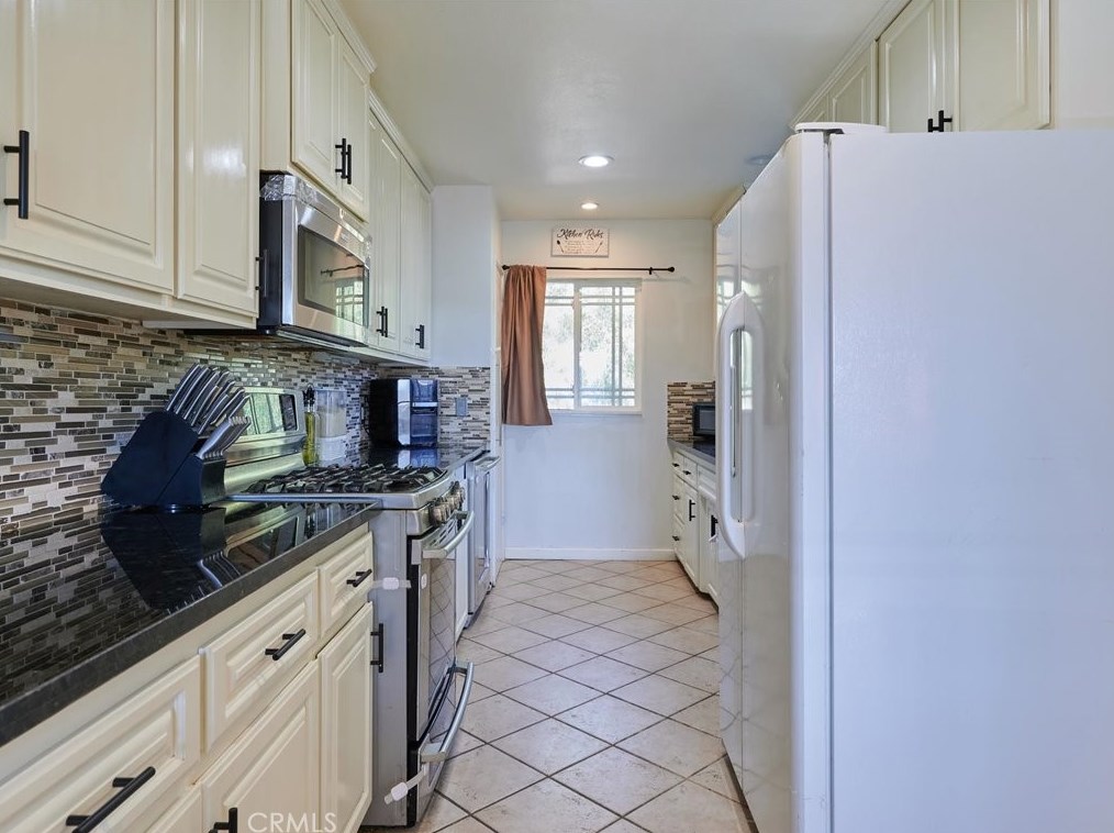 186 Stanford St, Hemet CA  92544-4934 exterior