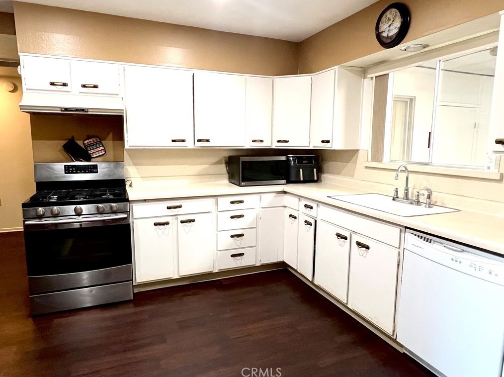 601 Palm Ave, Hemet, CA 92543-5835