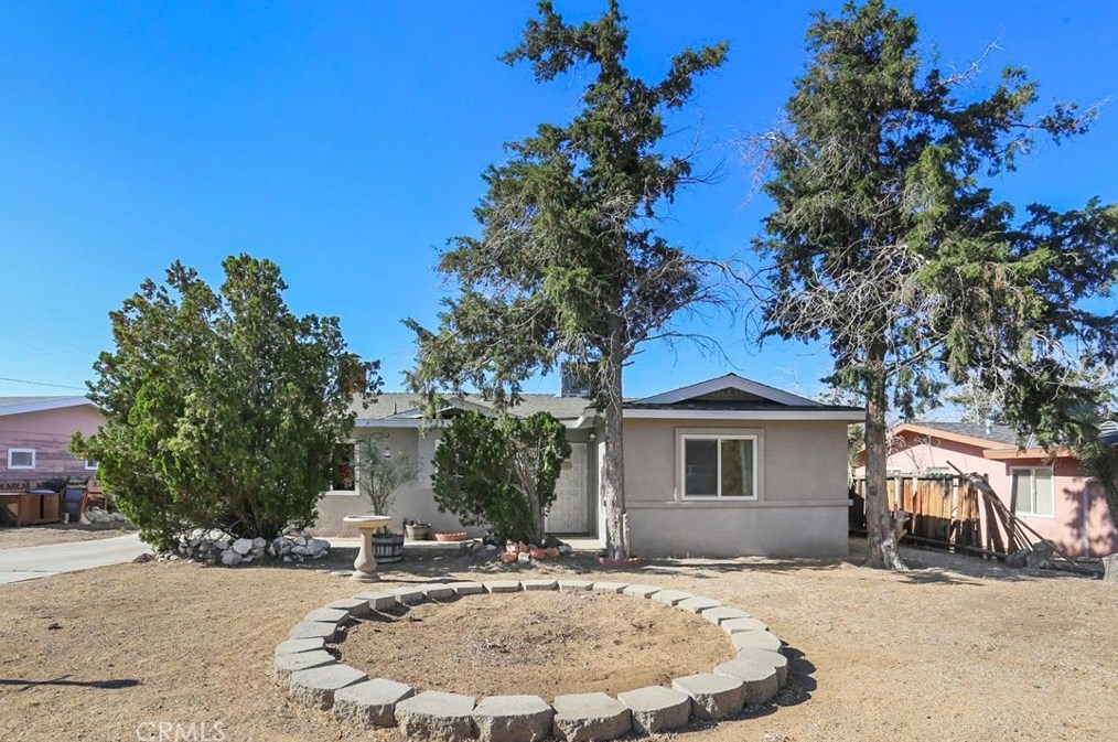 23881 Tocaloma Rd, Apple Valley, CA 92307-2038