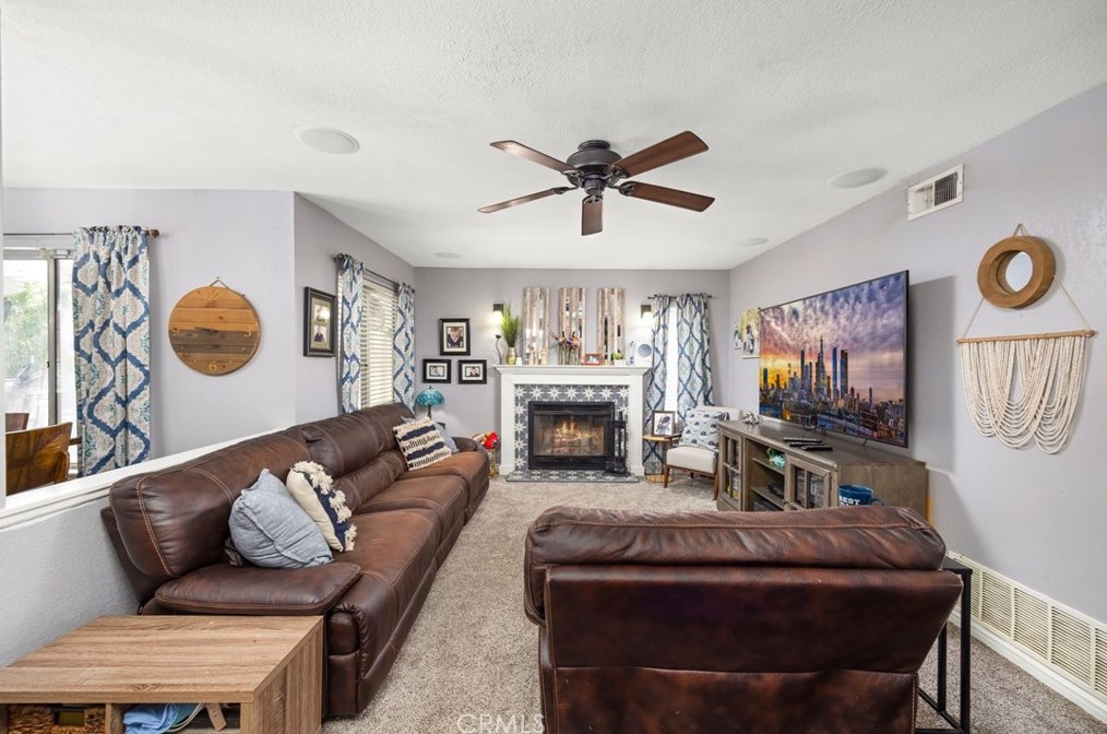 11695 Lemonwood Ct, Fontana, CA 92337-0589