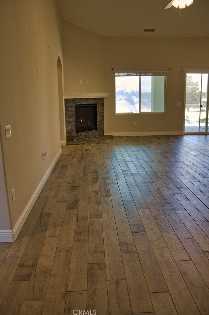 14024 Wawona Rd, Apple Valley, CA 92307