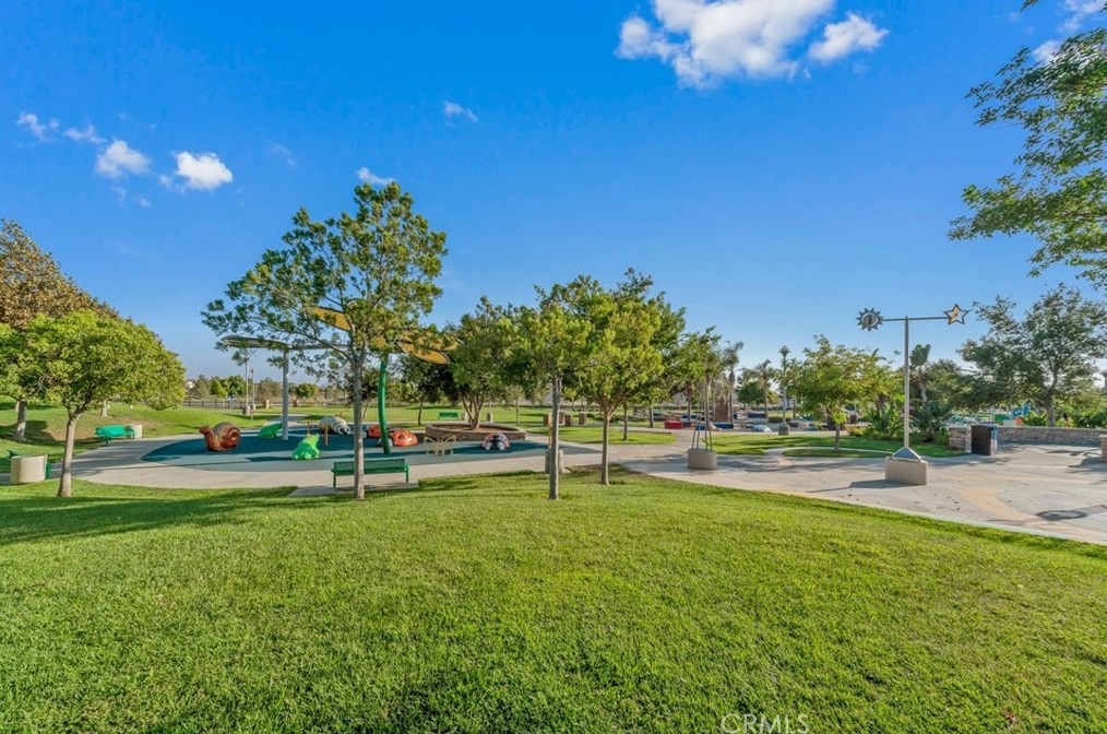 15723 Parkhouse Dr, Fontana CA  92336-6516 exterior