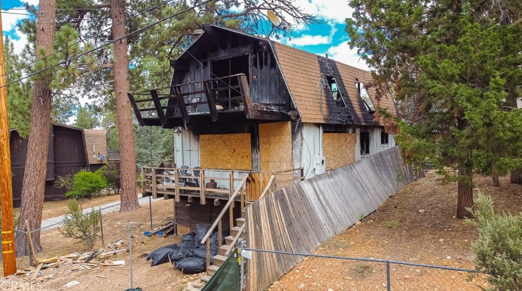 827 Wabash Ln, Big Bear City, CA 92386