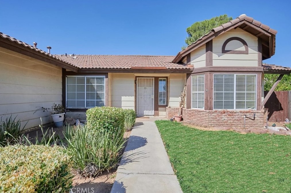10934 Oak Run Cir, Moreno Valley, CA 92557-4032
