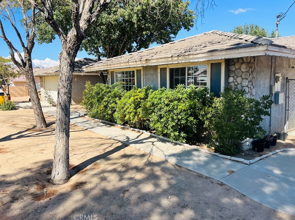 8677 Hickory Ave, Hesperia, CA 92345-3853