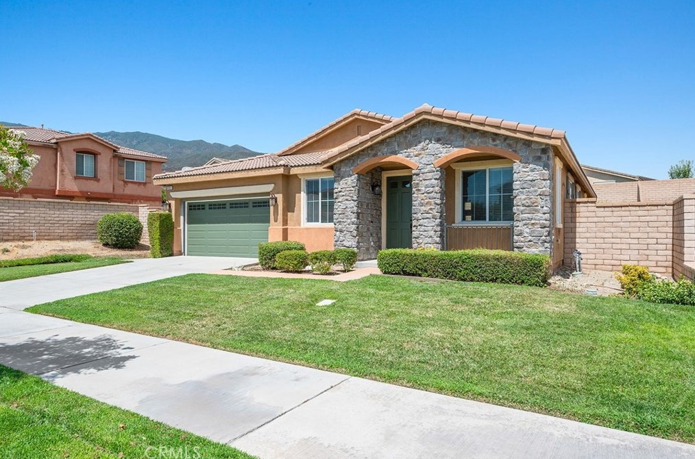 5121 Wisteria Ln, Fontana, CA 92336-0227