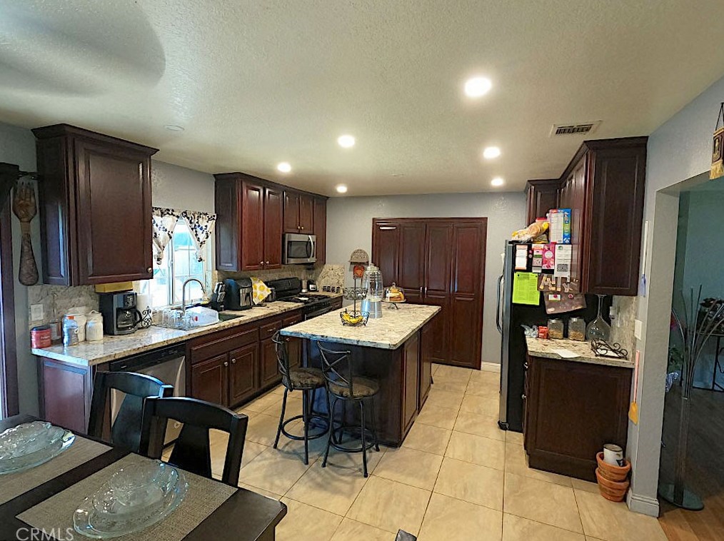 13749 New Haven Dr, Moreno Valley CA  92553-3481 exterior
