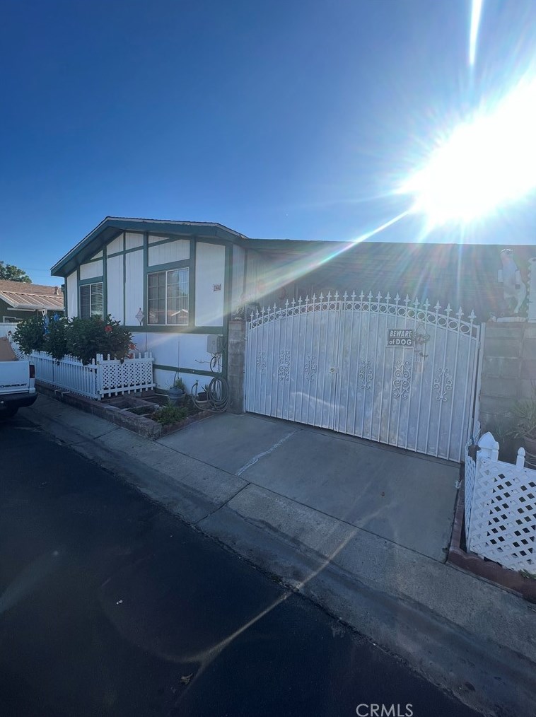 11440 Hartford Ln, Pomona, CA 91766-4605