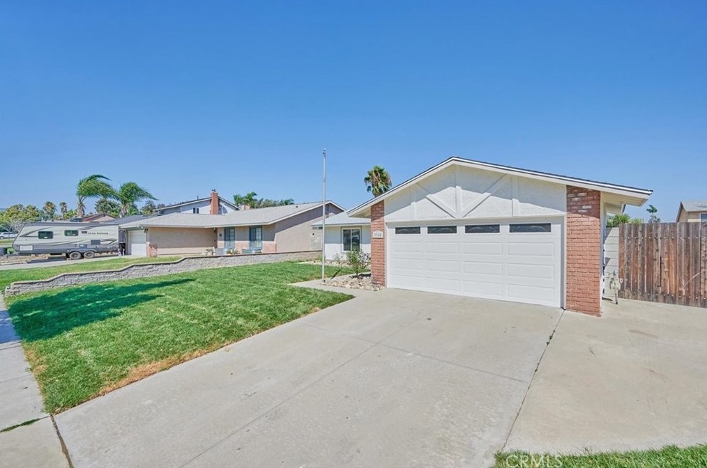 7785 Lime Ave, Fontana, CA 92336-8716