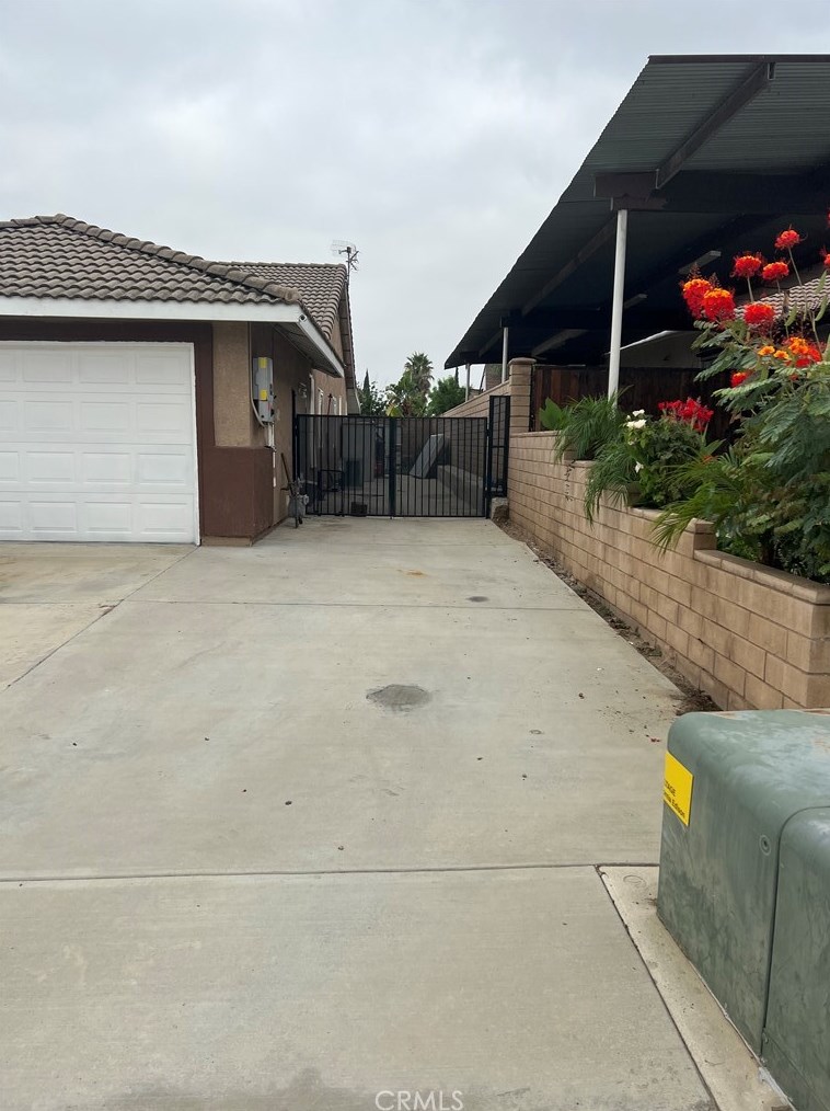 18795 Wrangler Dr, Bloomington, CA 92316