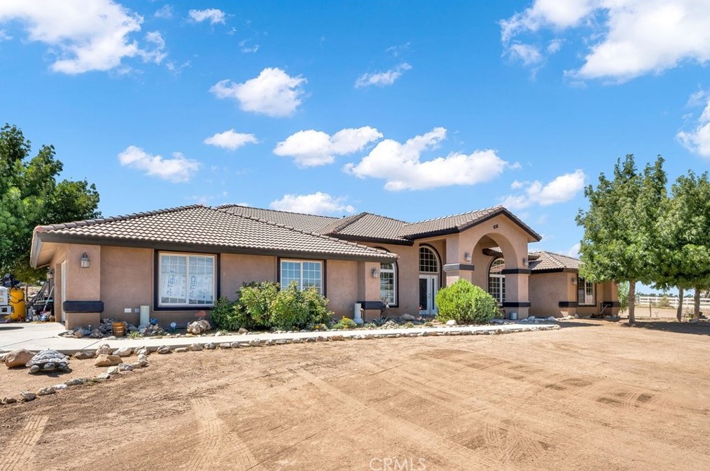 9225 Muscatel Rd, Phelan, CA 92371-6586