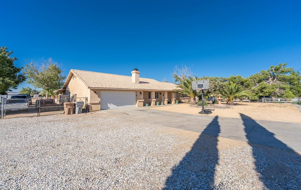 15020 Joshua St, Hesperia, CA 92345