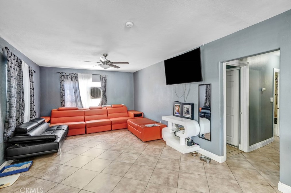 7964 Alder Ave, Fontana, CA 92336-2700