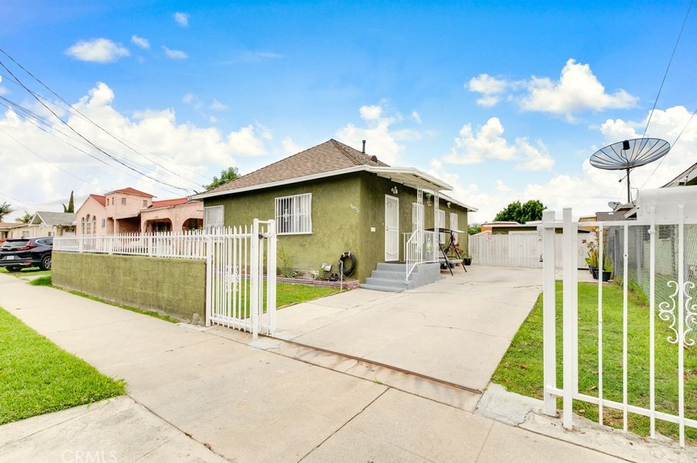 1675 113th St, Los Angeles, CA 90047-4802