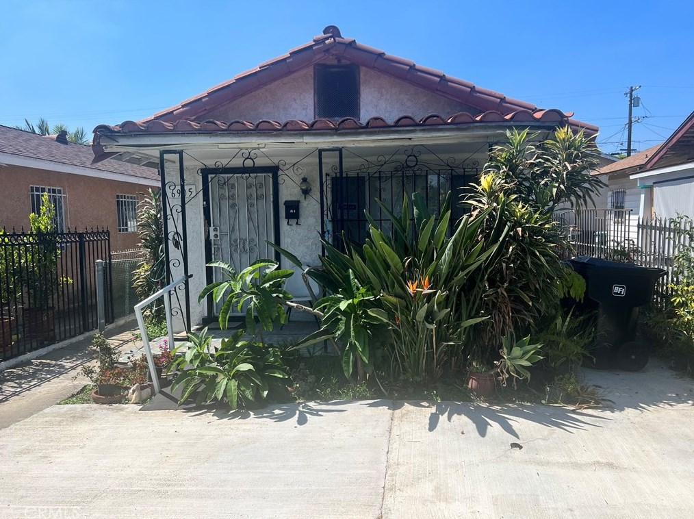 6905 Miramonte Blvd, Los Angeles, CA 90001-2043