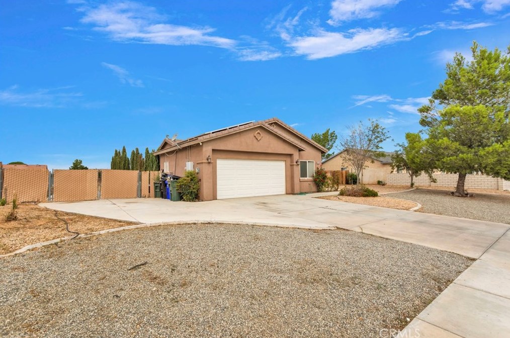 14248 Pioneer Rd, Apple Valley, CA 92307