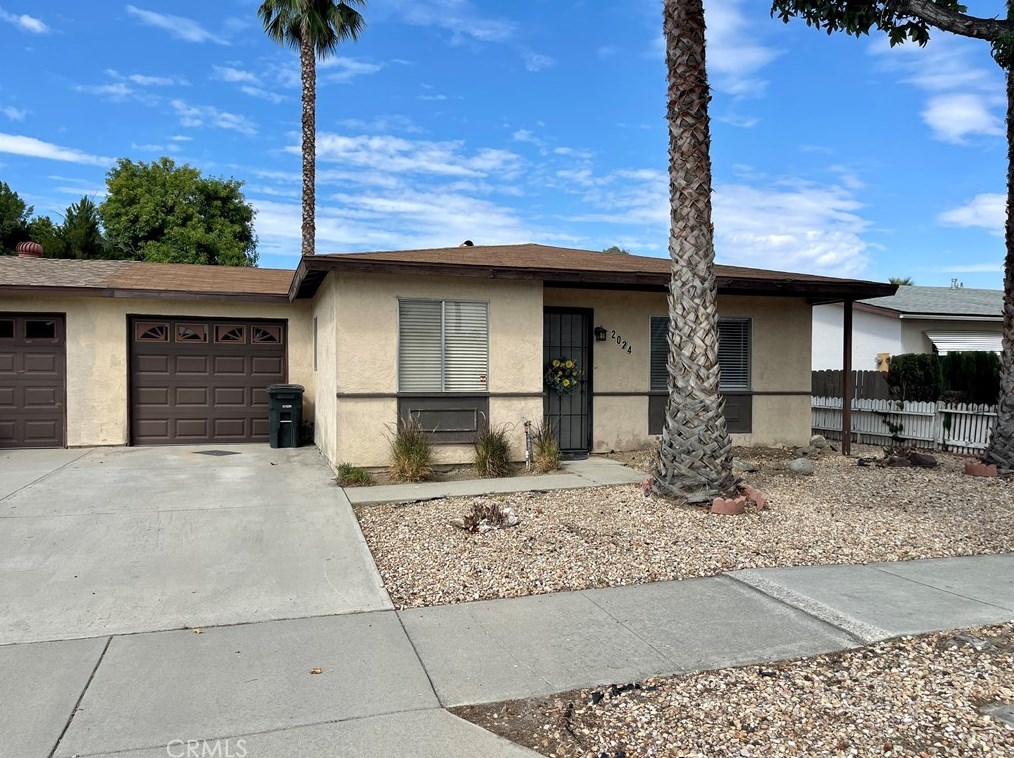 2024 Flores St, Hemet, CA 92545-2480