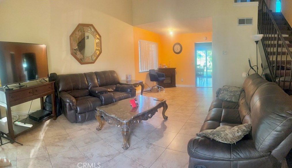 6938 John Dr, Riverside, CA 92509