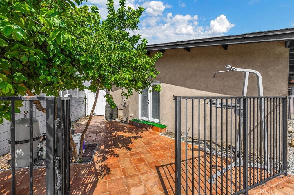 2105 San Marcos Pl, Claremont CA  91711-1766 exterior