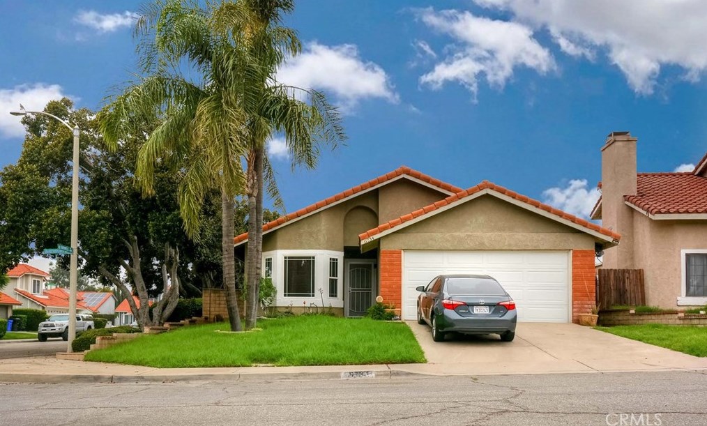 6734 Newport Ct, Fontana, CA 92336-1565
