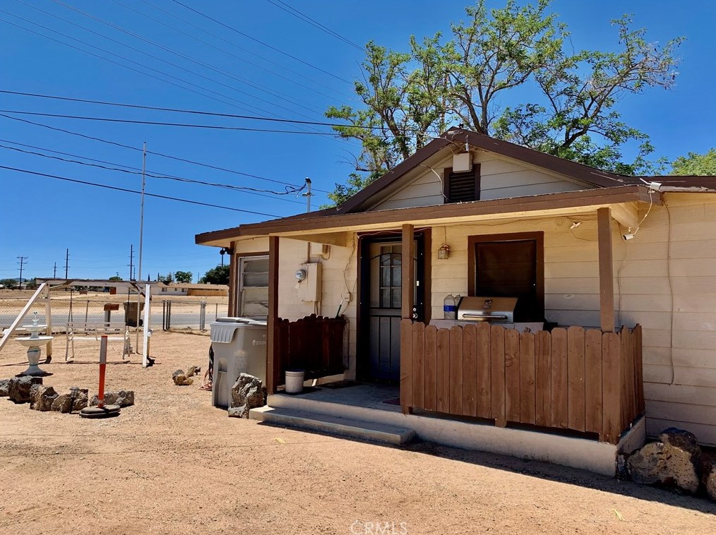 16992 Olive St, Hesperia, CA 92345-6086
