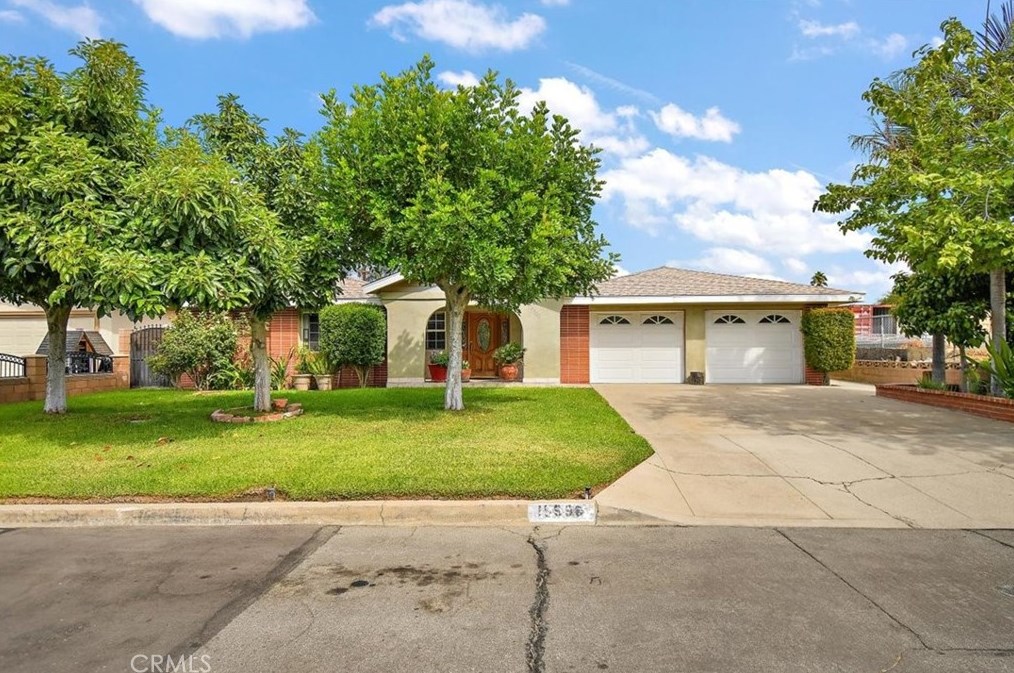15996 Holly Dr, Fontana, CA 92335-5428