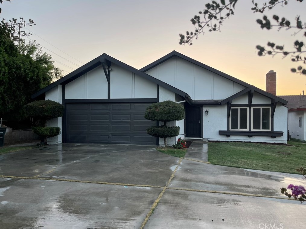 897 Elmwood St, Colton, CA 92324-4515