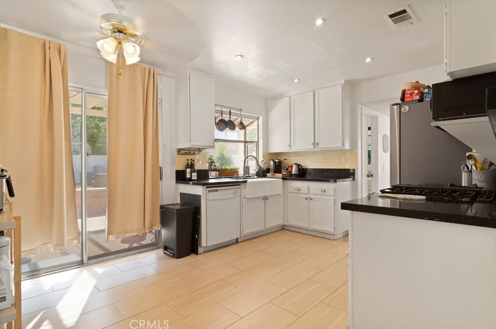 24585 Meadow Grass Way, Moreno Valley CA  92557-4129 exterior