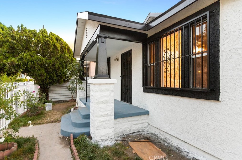 4209 Mckinley Ave, Los Angeles CA  90011-3025 exterior