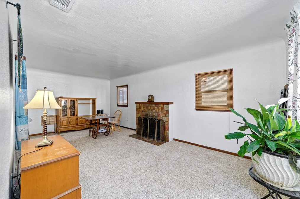 352 Madison Ave, Pomona CA  91767-3124 exterior