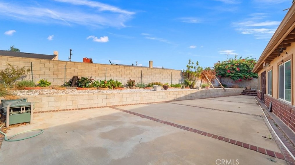 17280 Mesa Ave, Fontana CA  92336-2151 exterior