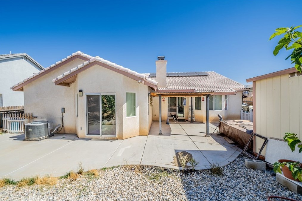 9052 Powell Ave, Hesperia CA  92344-8291 exterior