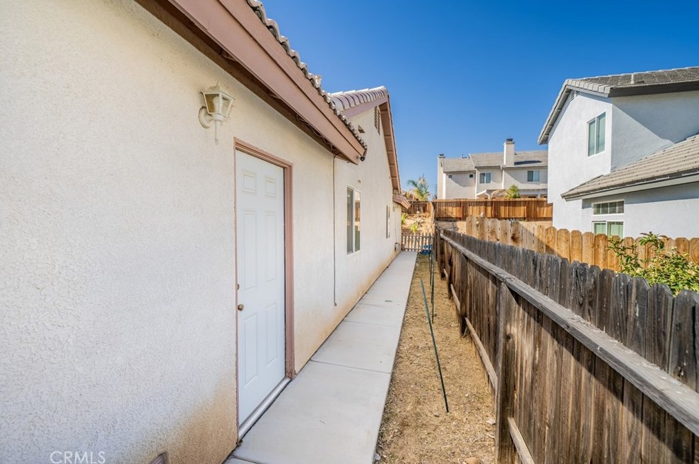 9052 Powell Ave, Hesperia CA  92344-8291 exterior