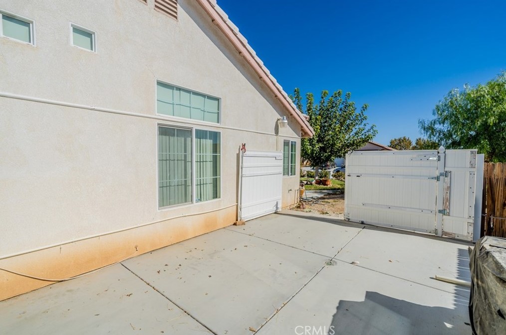 9052 Powell Ave, Hesperia CA  92344-8291 exterior