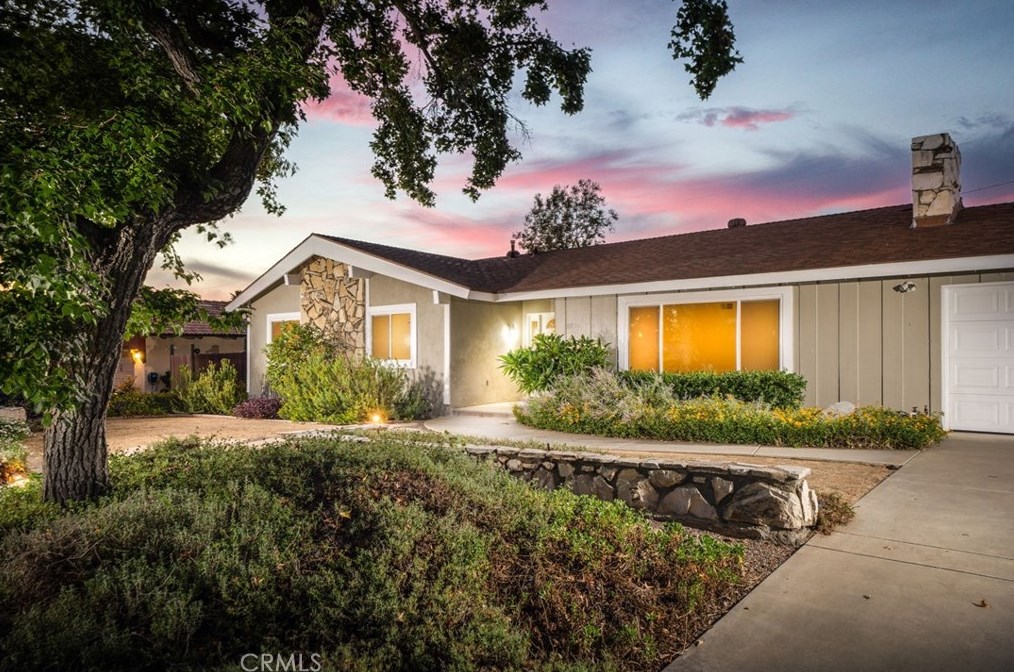 1015 Emory Dr, Claremont, CA 91711