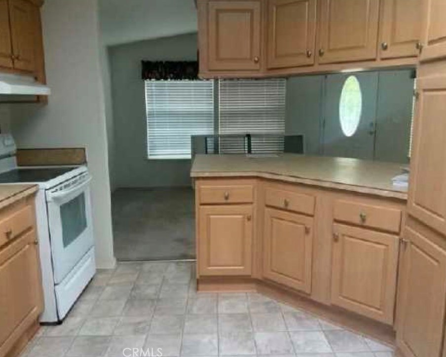 800 San Ynez Dr, Hemet, CA 92543