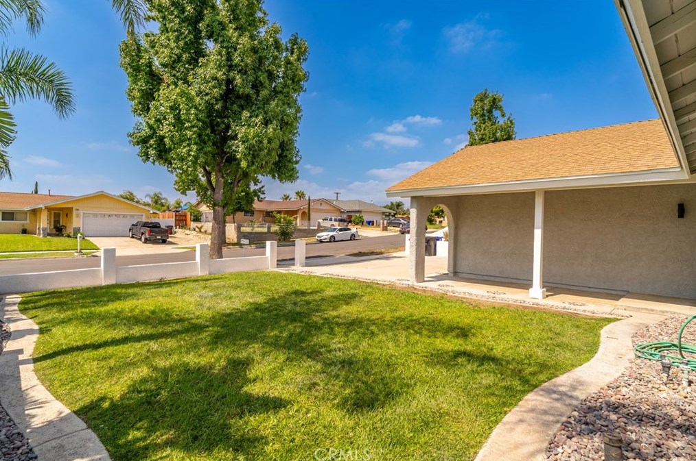 7725 Briarwood Ave, Fontana, CA 92336-2588
