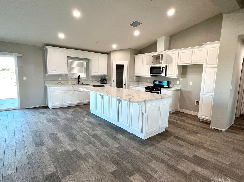 7979 Anaconda Ave, Hesperia, CA 92344