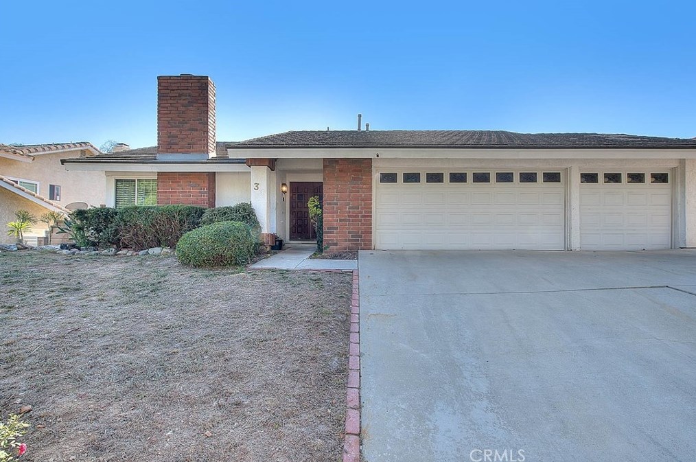 30 Village Loop Rd, Pomona, CA 91766