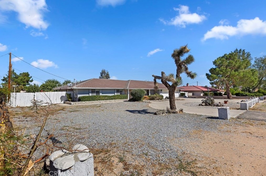 13052 Quapaw Rd, Apple Valley CA  92308-6269 exterior