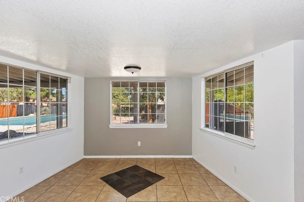 13052 Quapaw Rd, Apple Valley CA  92308-6269 exterior