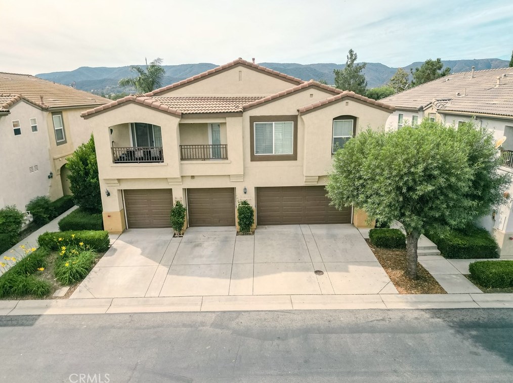 25192 Meadow Walk St, Murrieta CA  92562-7664 exterior